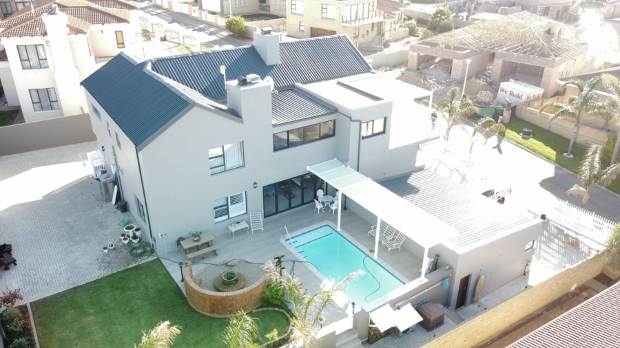4 Bedroom Property for Sale in Menkenkop Western Cape